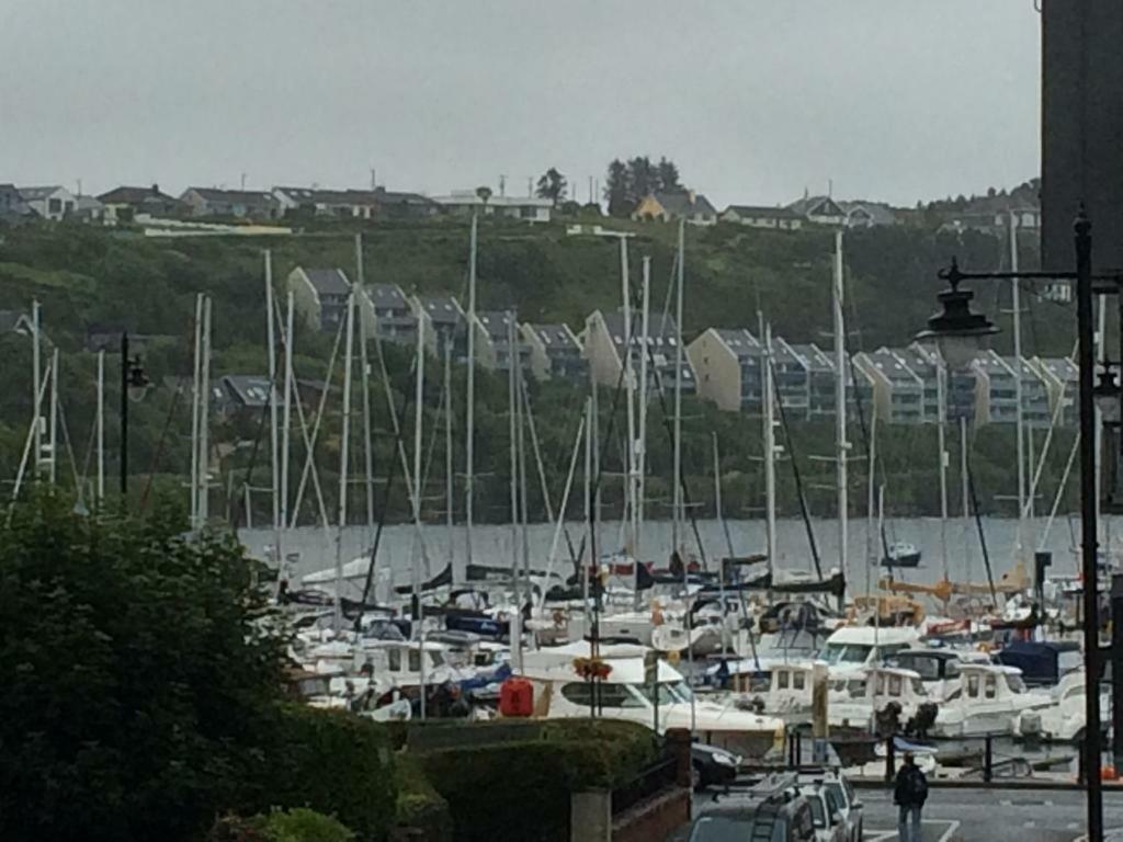 Luxury Town Centre Apartment Kinsale Exterior foto